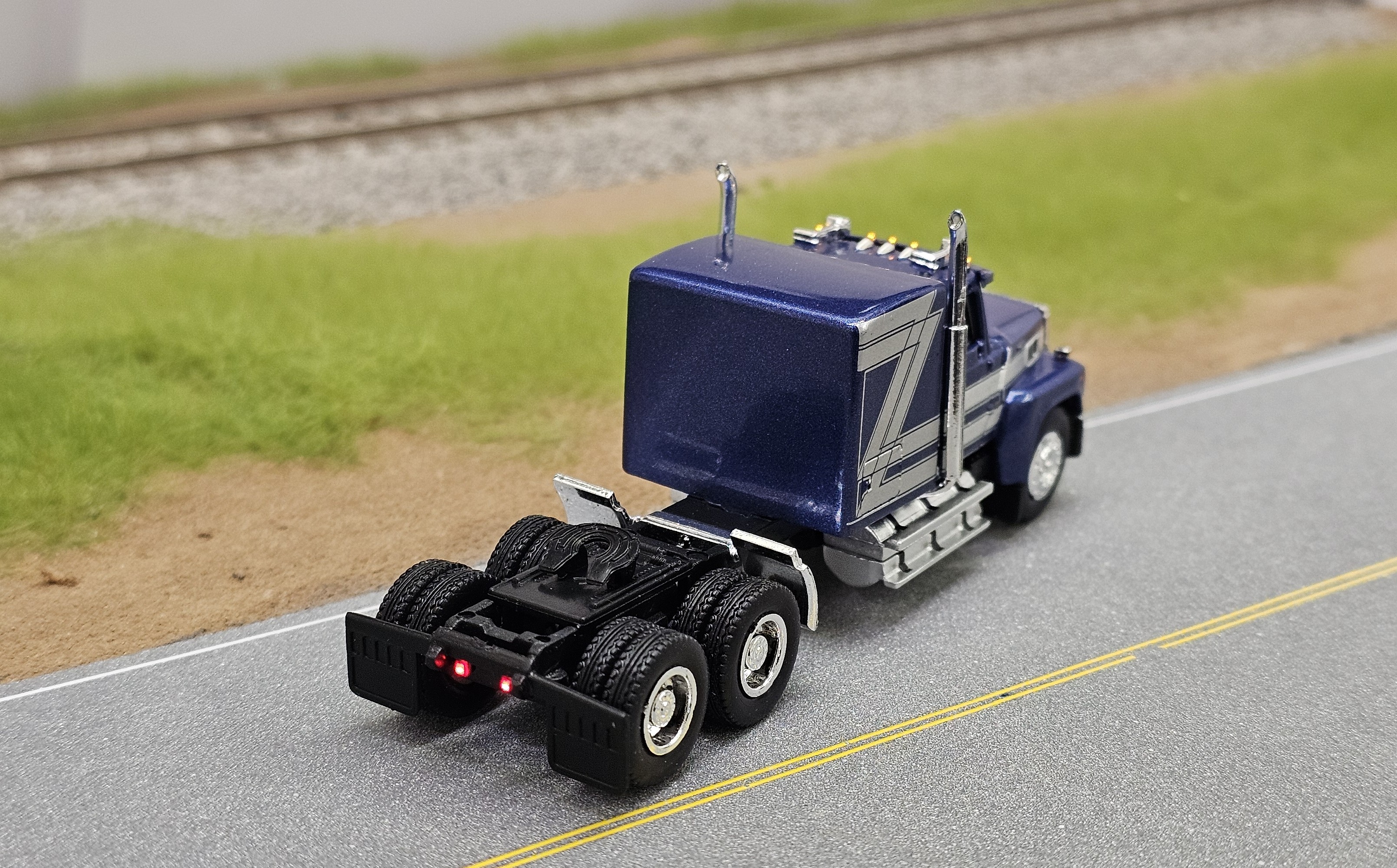 Image Blue Ford LTL9000-R